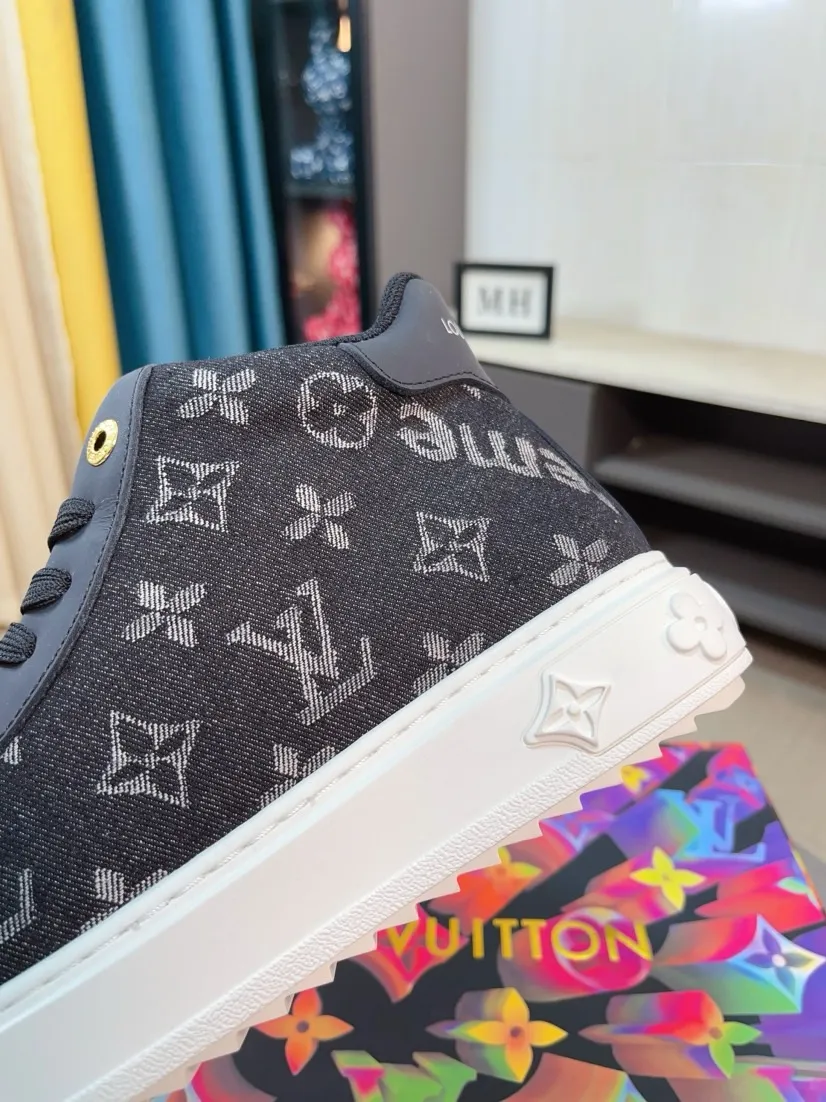 Men's shoes 💰560🌹🌹【LV】New men's high-top shoes, ‌global limited edition💯 shoes‌ are made of ‌original silk leather➕cowhide lining🐂top-grade workmanship! ‌Inner padding for feet: pure imported sheepskin lining, strappy sneakers, comfortable and breathable✅ luxurious and noble!! Men's shoe size: 38-44 💮